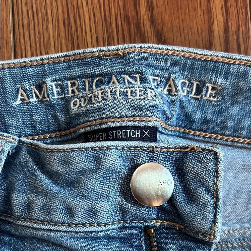 American Eagle Ripped Light Blue Hi-Rise Jegging - Picture 4 of 6